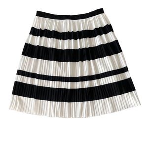 EUC H&M Pleated Striped Short Lined Skirt | Black And White | Women’s Size Small